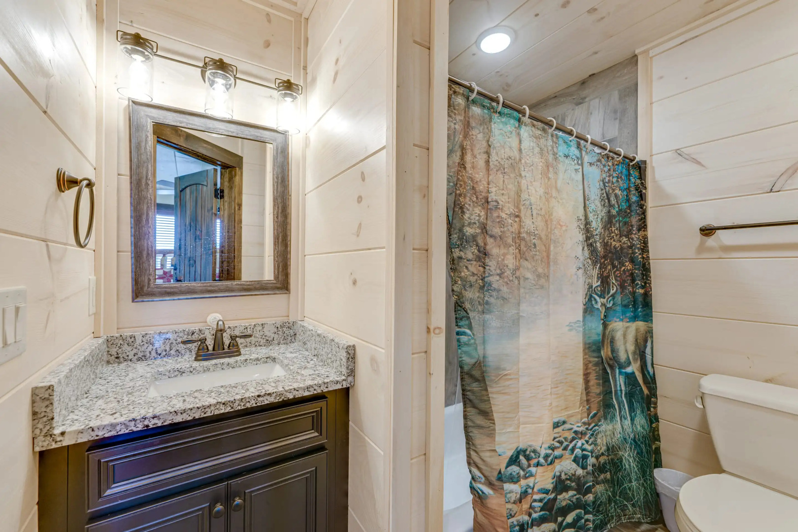 T-Bears Cabin: Hot Tub, Game Room, Theater Room