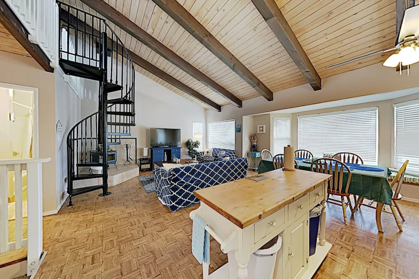 Airy Beach W/ Ocean Views, Balcony & Patio 3 Bedroom Home