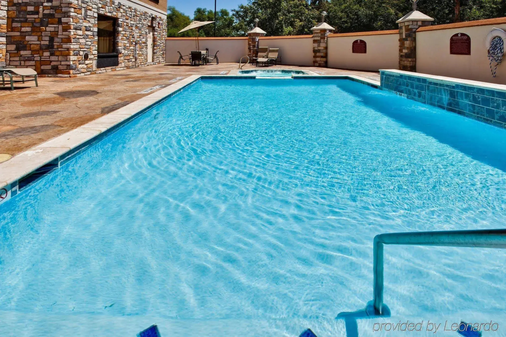 Holiday Inn Express Hotel & Suites Dallas South - Desoto by IHG