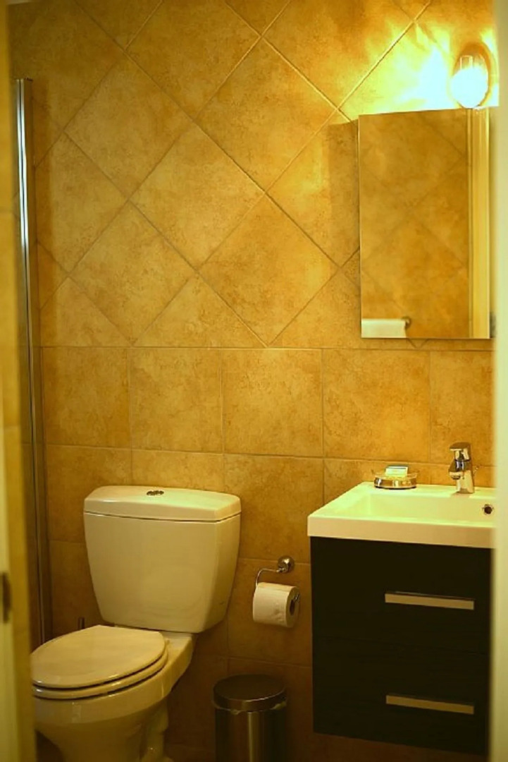 Gold Coast Luxurious and Stylish Condo