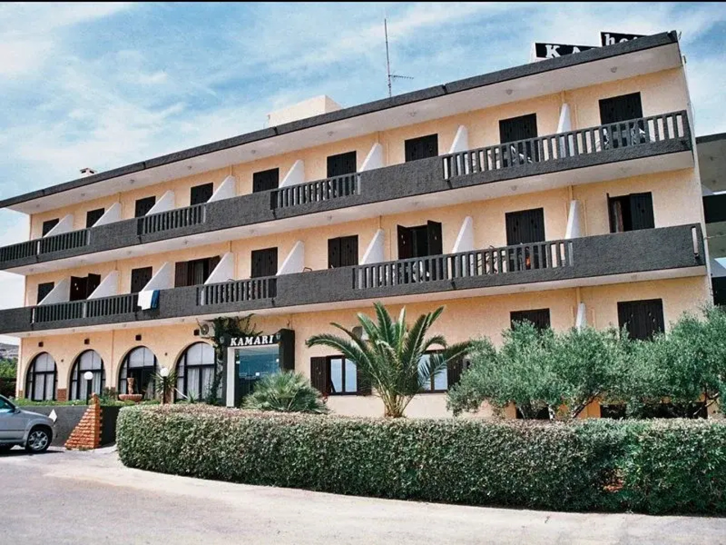 Kamari Hotel