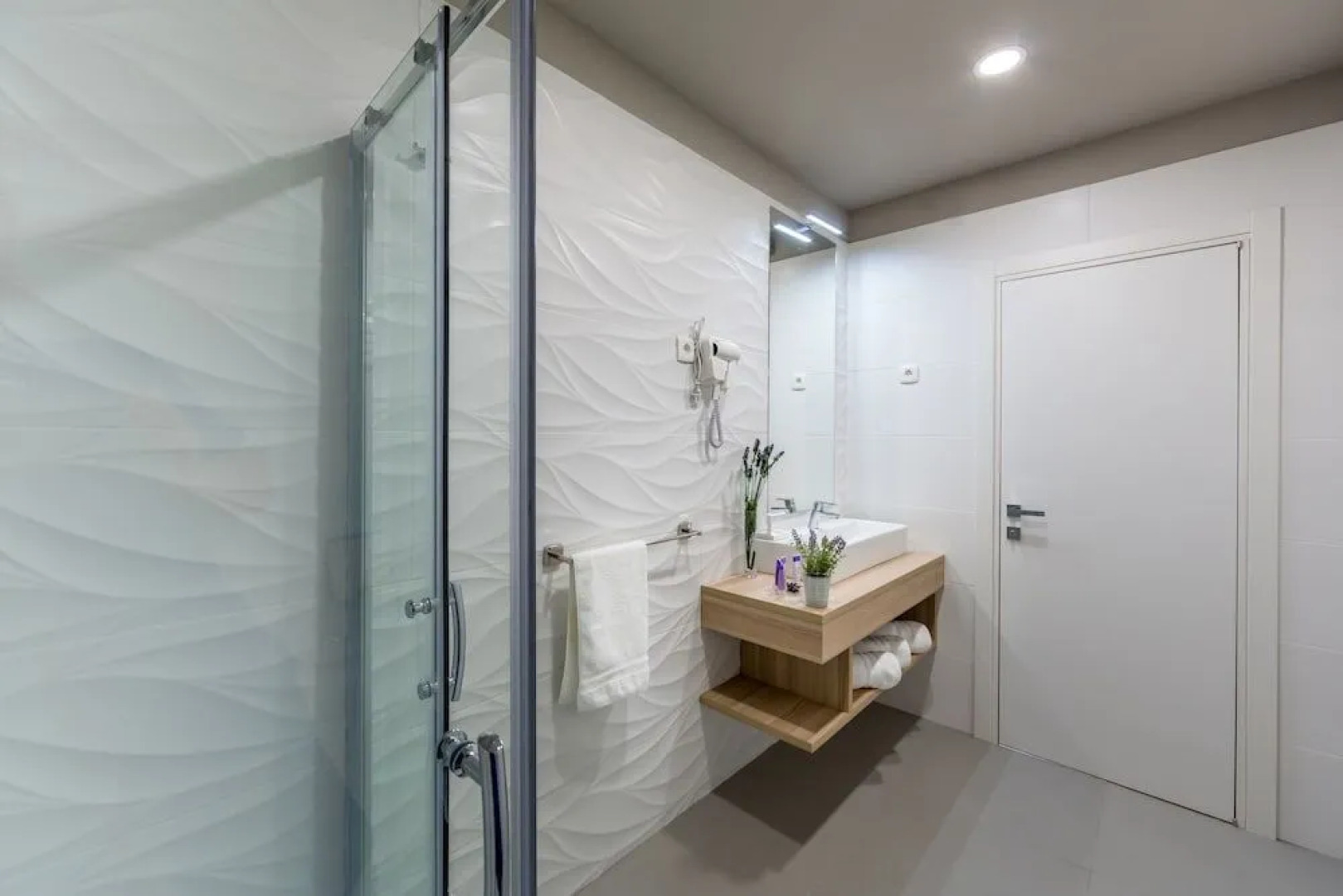 Preelook Apartments and Rooms