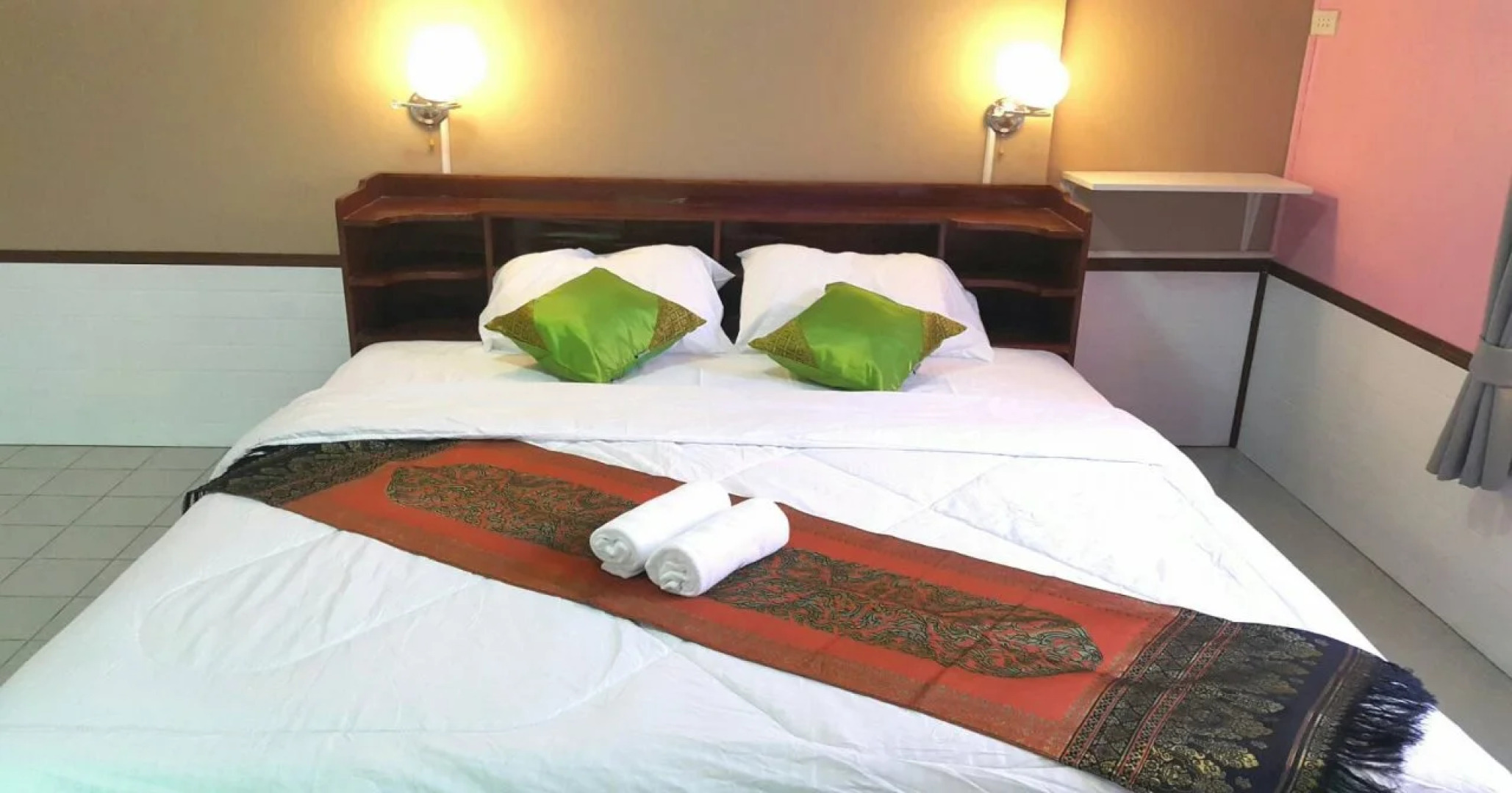 Rurtark Rakturr At 8 Riew Boutique