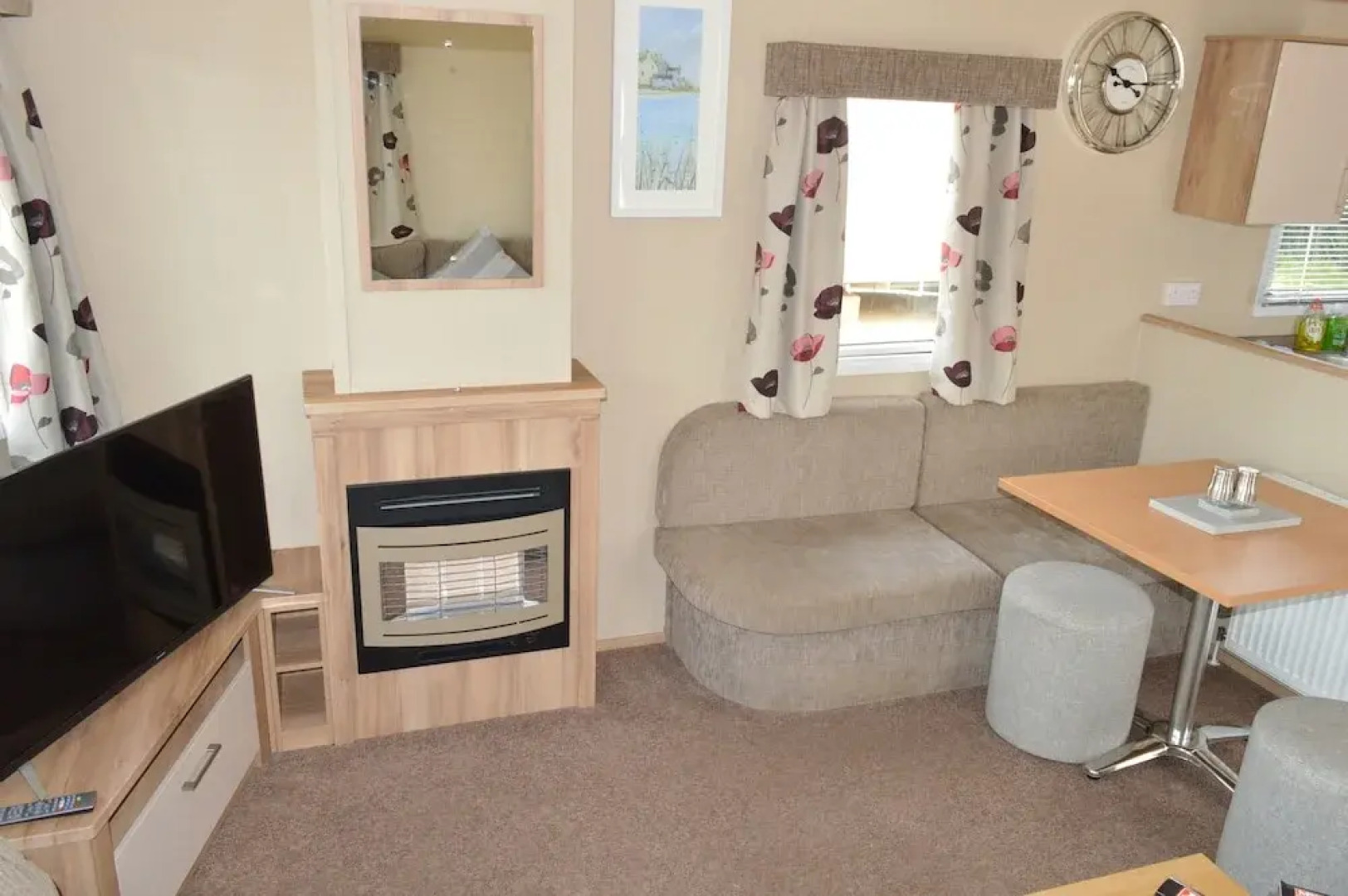 Tattershall Lakes Luxury Caravan With Hot tub