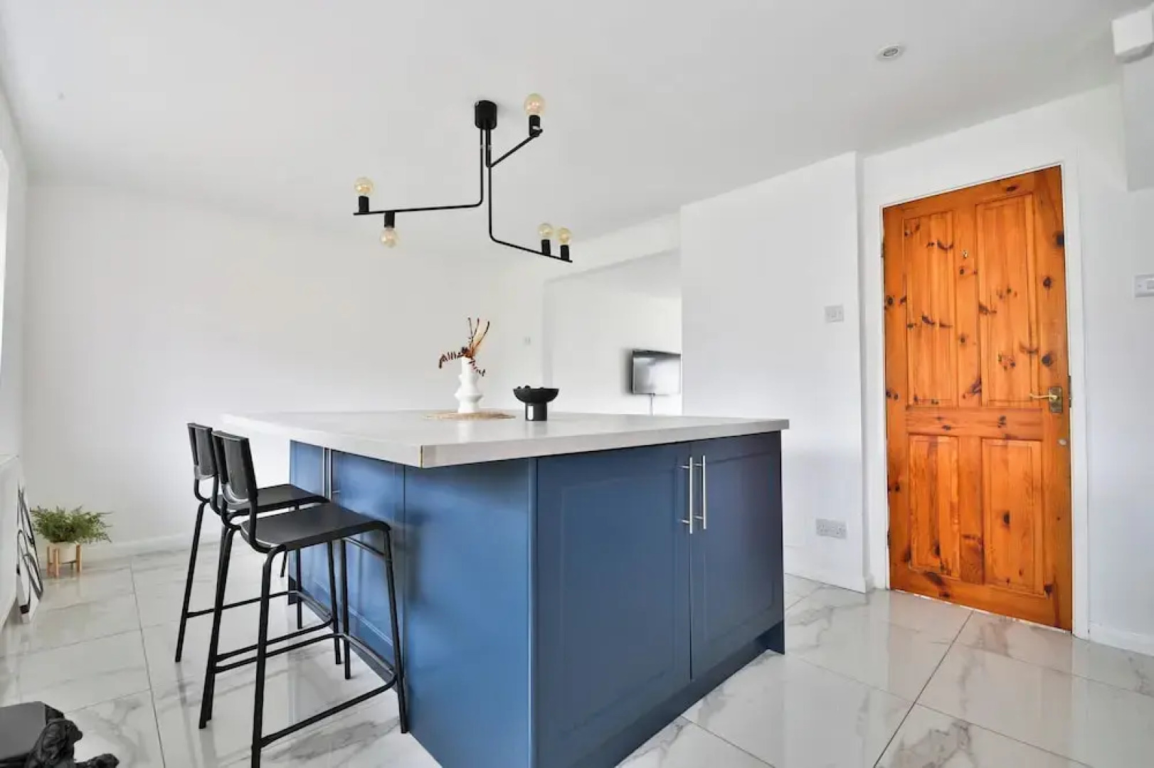 3 Bed House with Private Parking