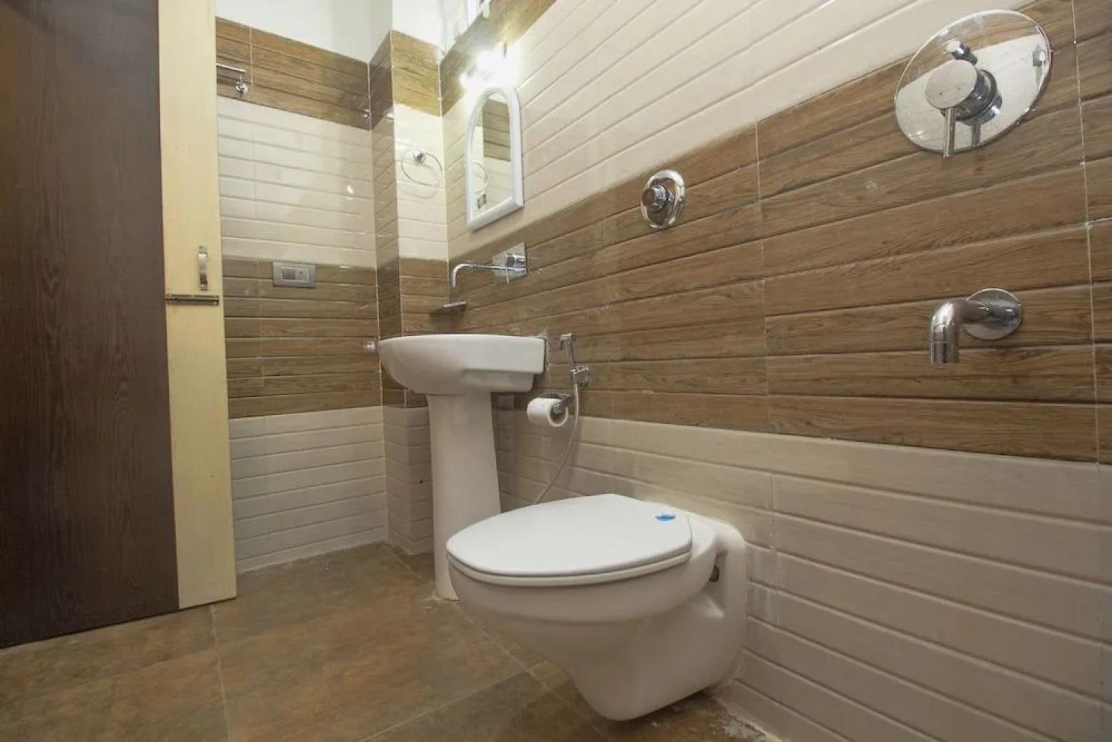 OYO 28105 Hotel Blue Sapphire