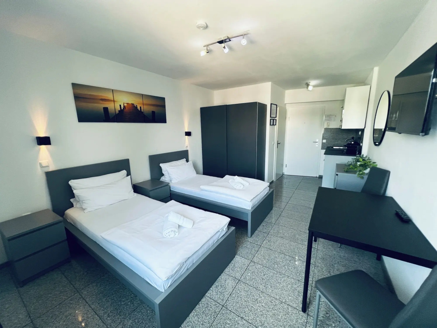 Lipp Apartments