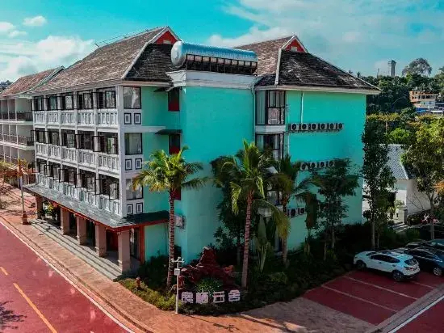 Mengla Liangqi Yunshe Business Hotel