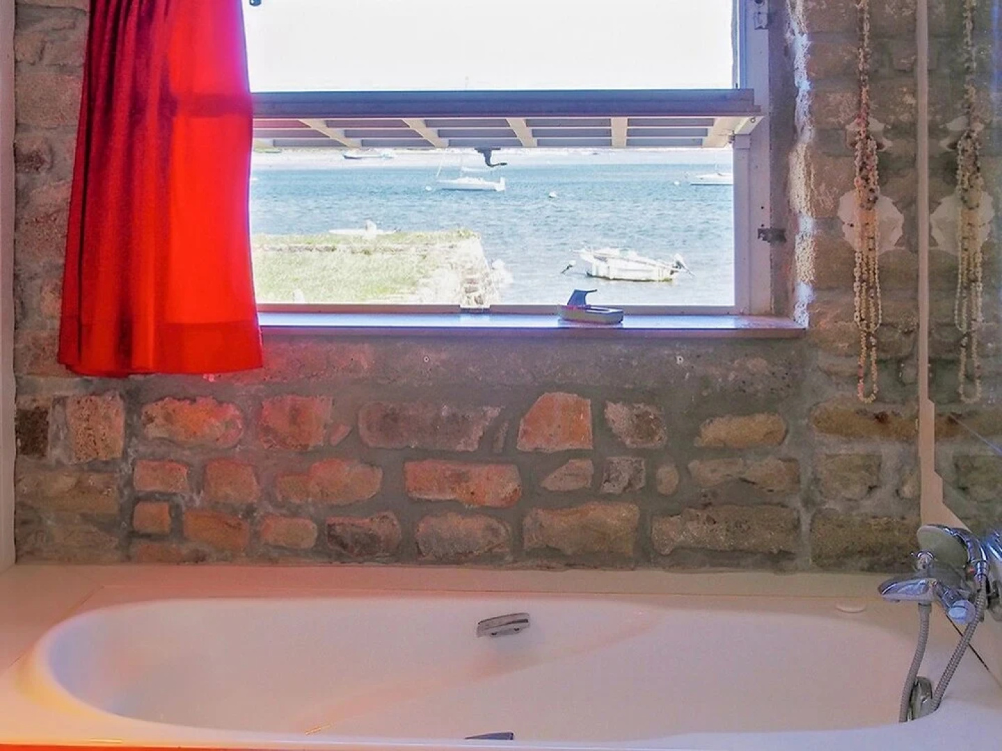 Original Seaside House in Brittany With 4 Bedrooms, Lovely Garden, Jet