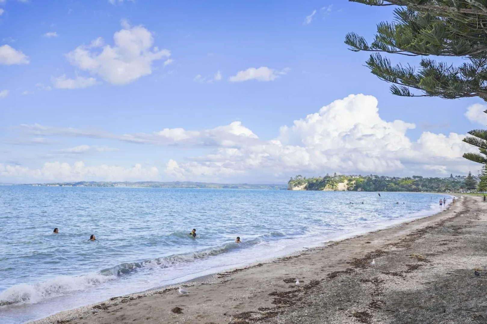 Amazing Home By Beach - Aircon-ed