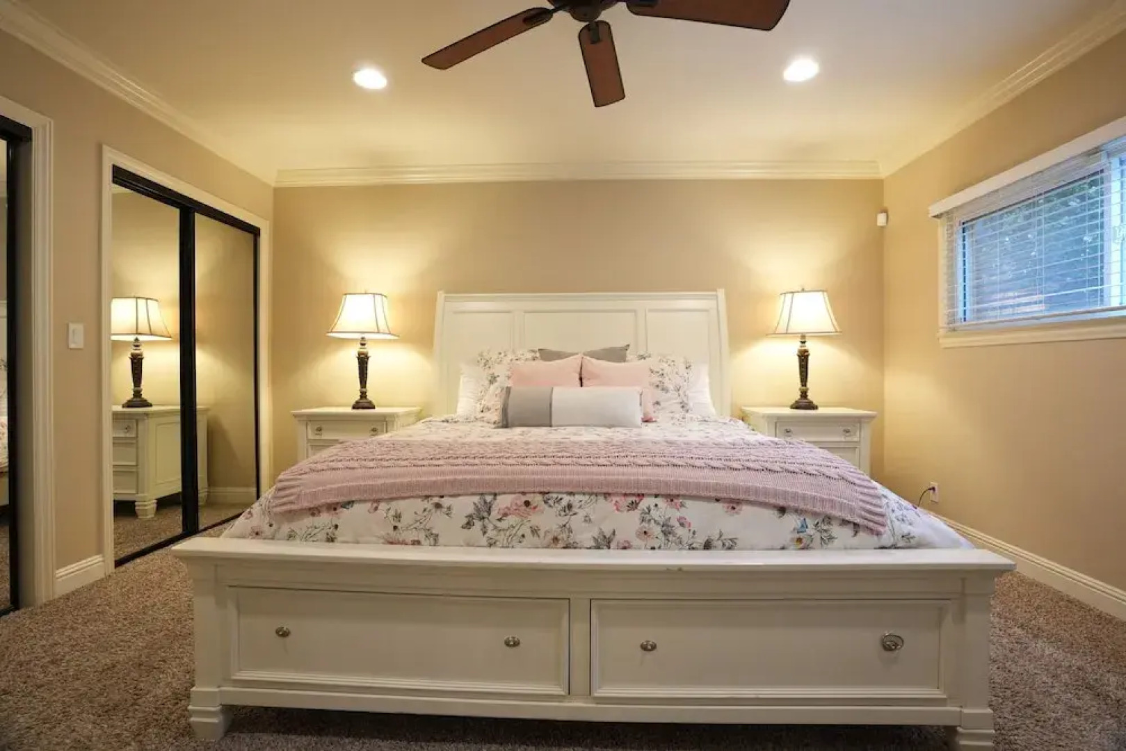 Incredible Estate 5 Bedrooms 3 Bathroom W/resort Style Rock Pool & Jacuzzi