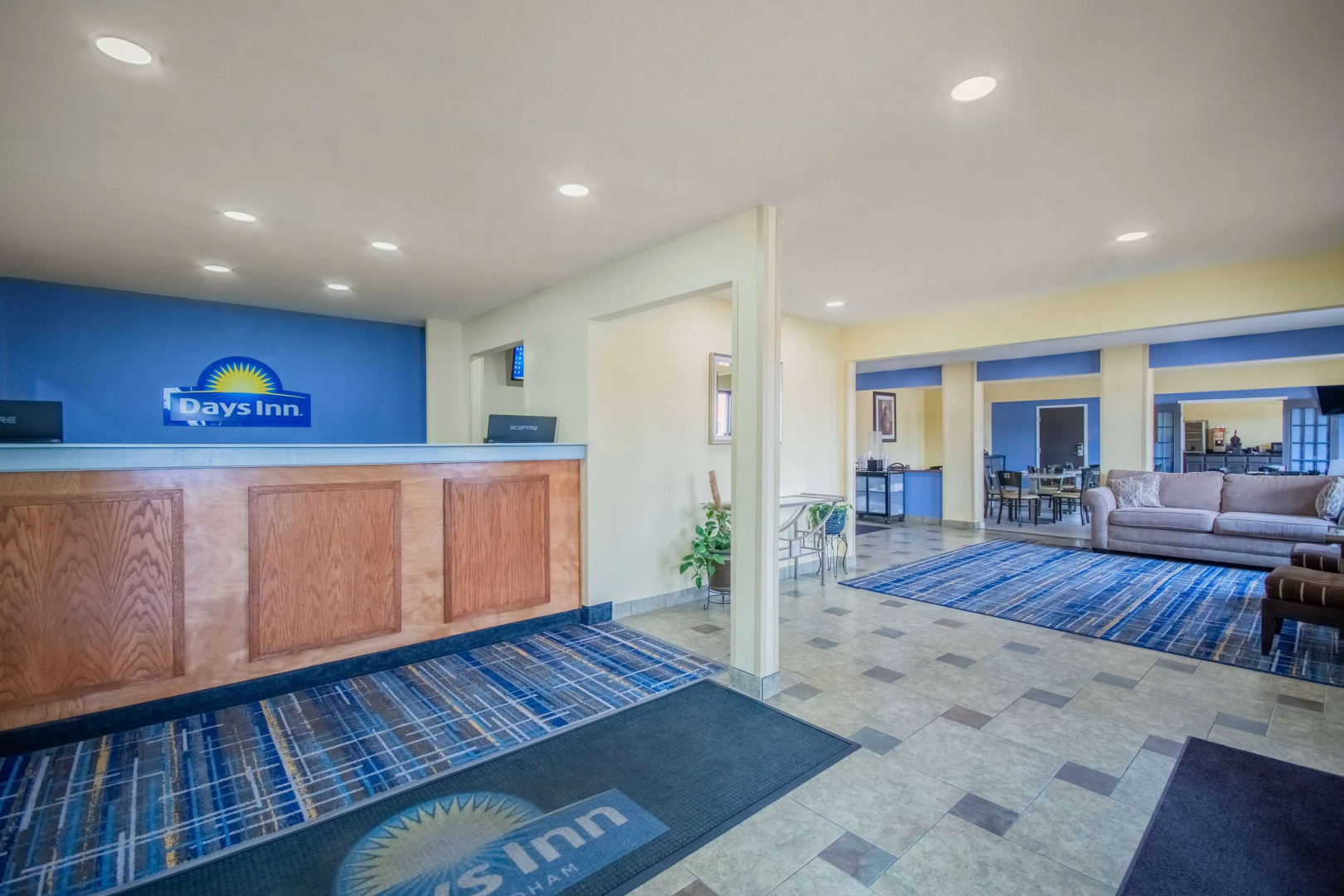 Days Inn & Suites by Wyndham Waterloo