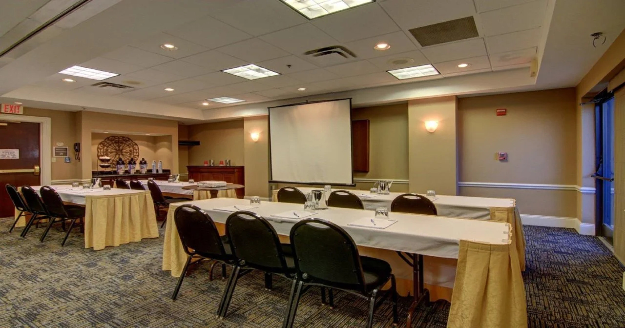 Holiday Inn Express & Suites Alpharetta - Windward Parkway by IHG