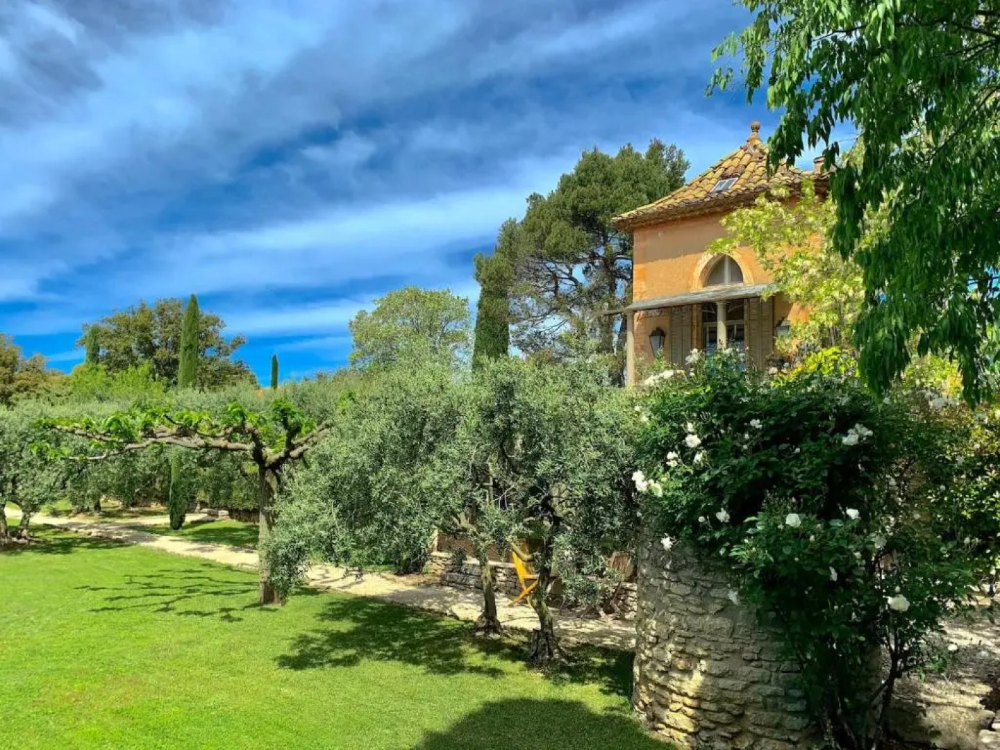 La Tour des Beaumes à GORDES avec Piscine Privée -