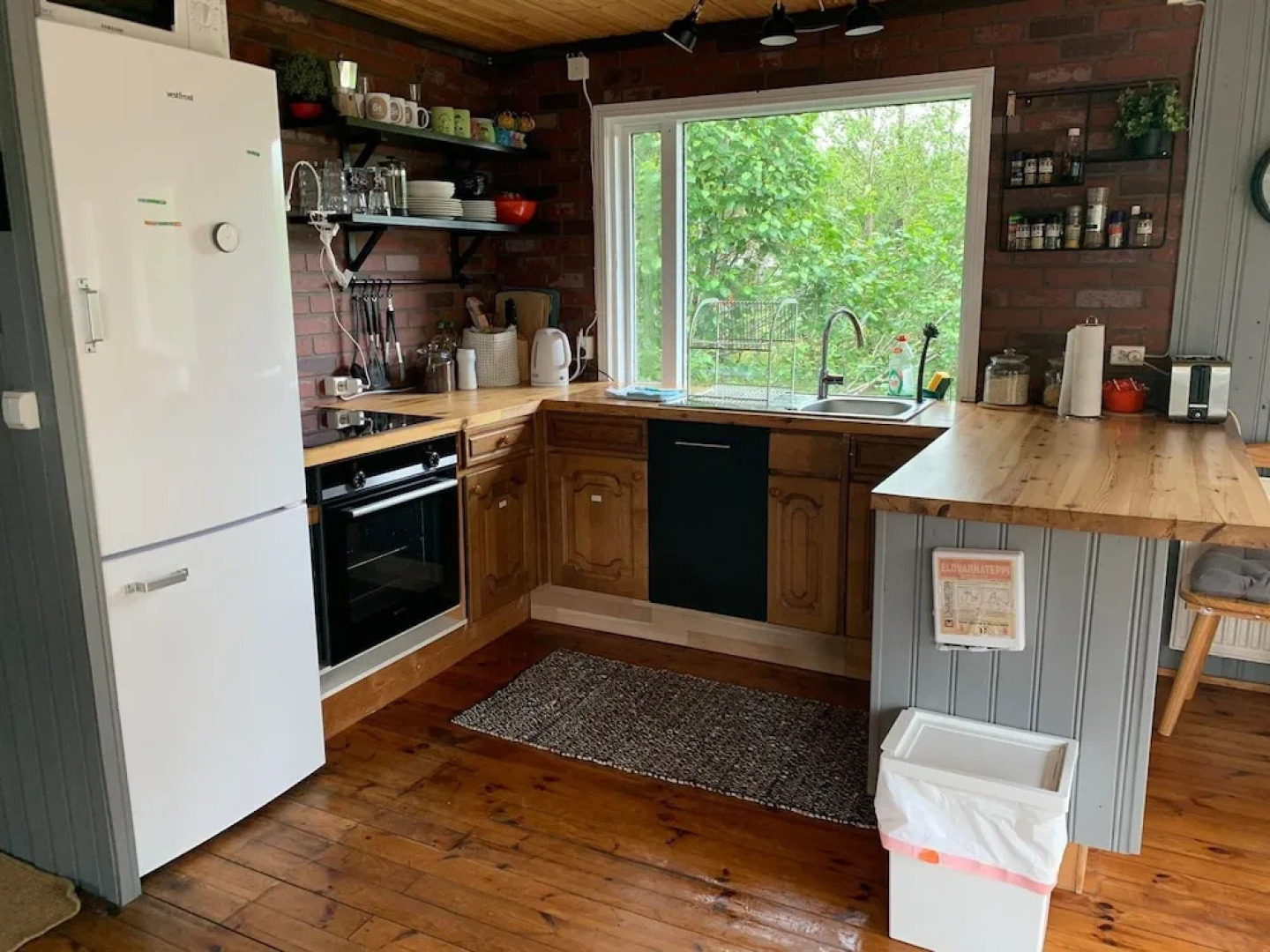 Eyja Mörk & Bubble Bedroom