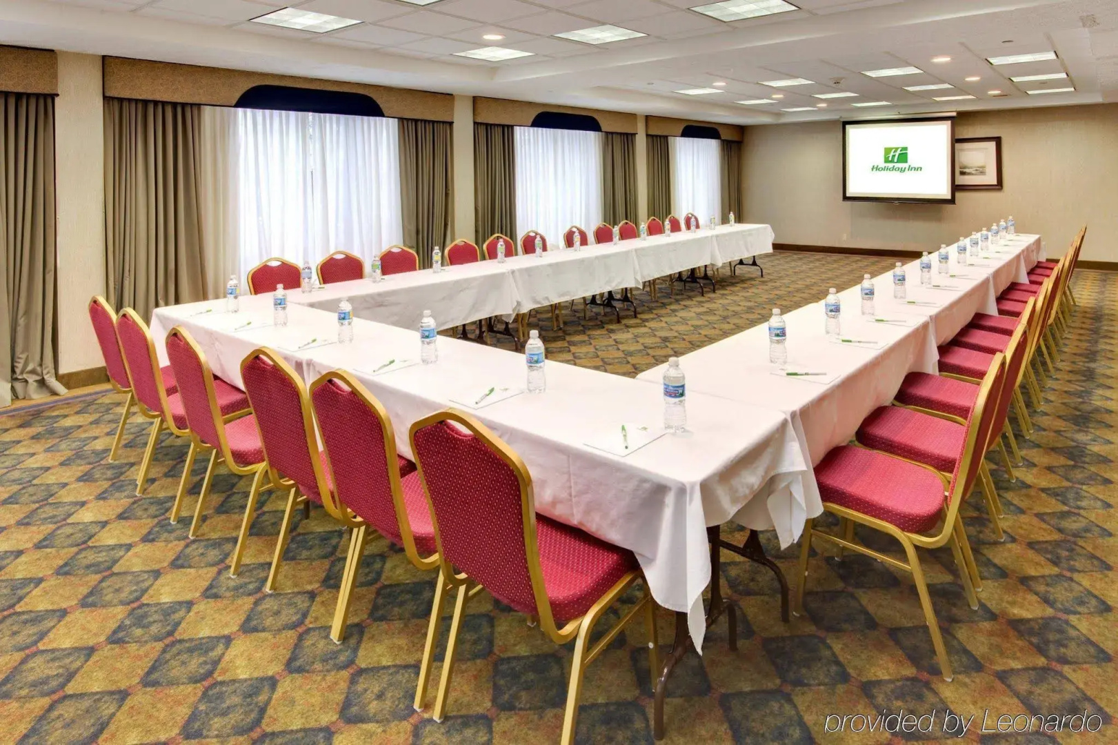 Holiday Inn Hotel & Suites Warren by IHG
