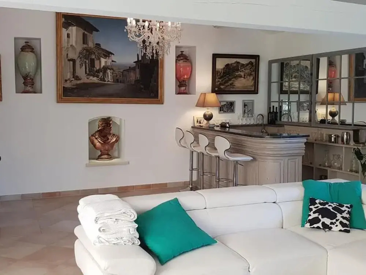 Villa in an Idyllic and Relaxing Setting Near Orange