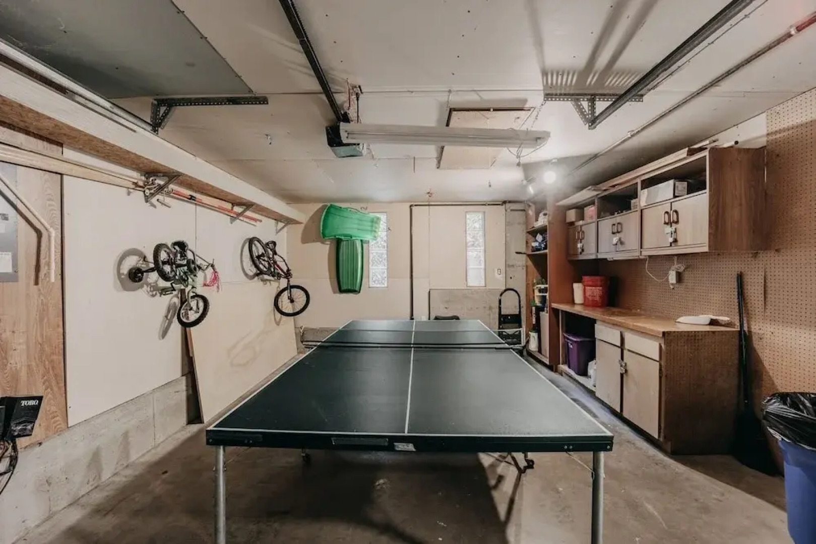 13sl - Hot Tub - Pets Ok - Wifi - Sleeps 8 2 Bedroom Home by RedAwning