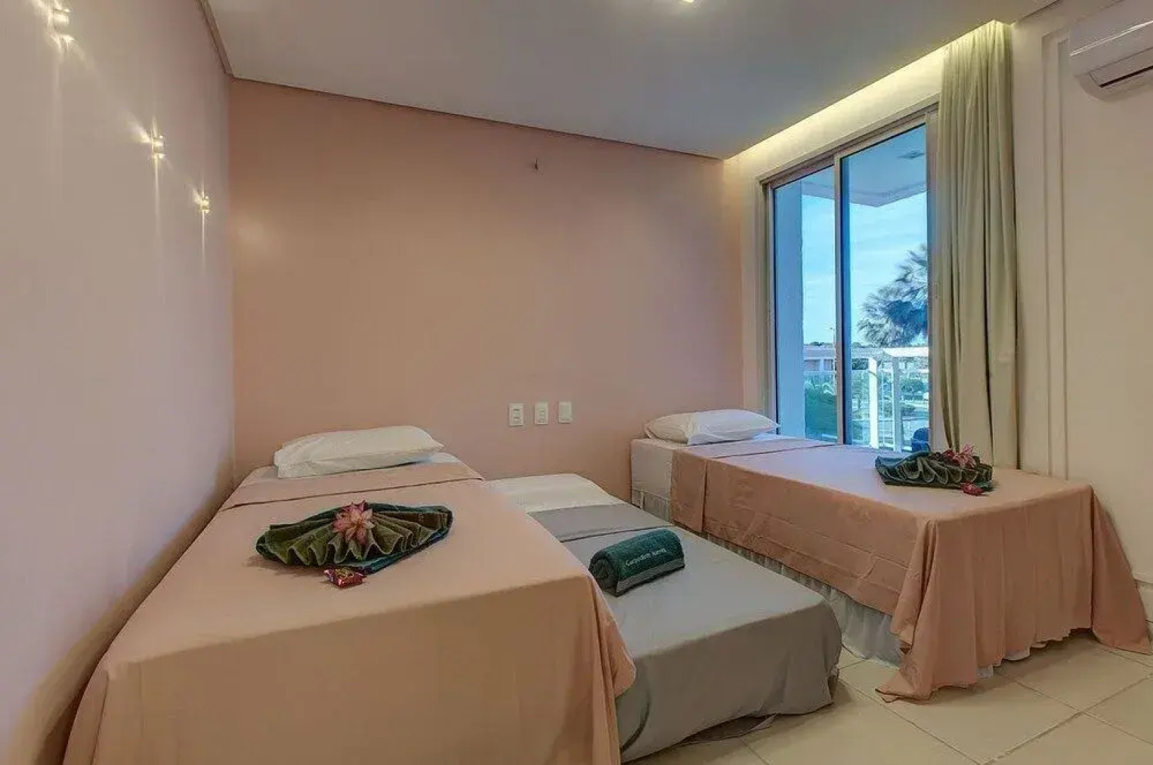 MAGNíFICO APART NO CATU LAKE RESIDENCE