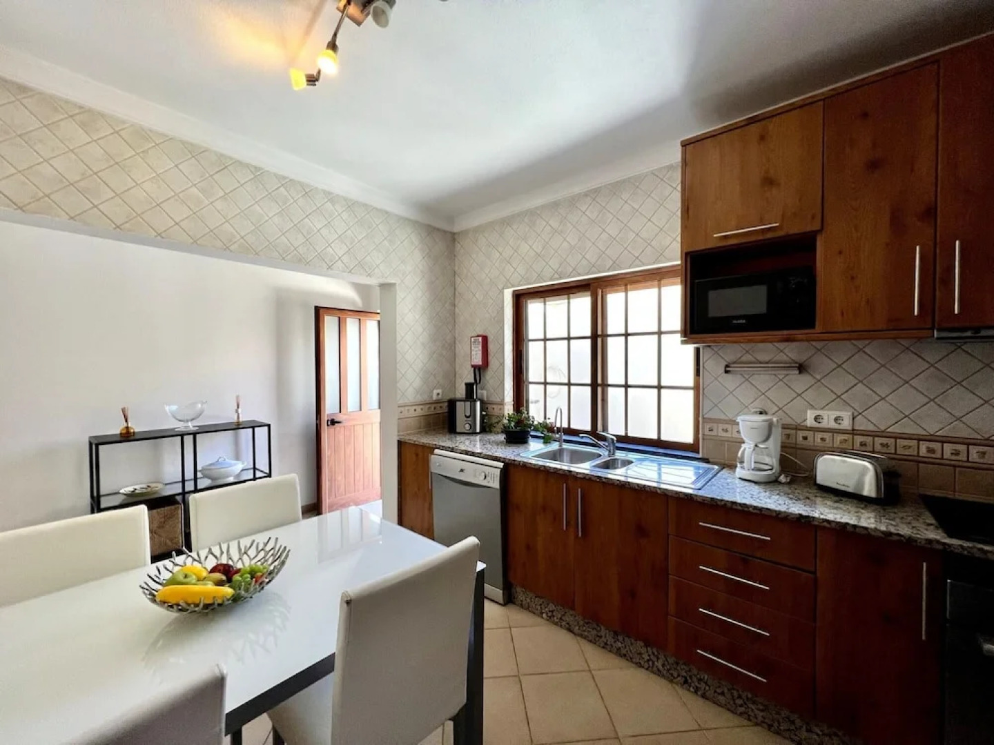 Loul Central House by Homing