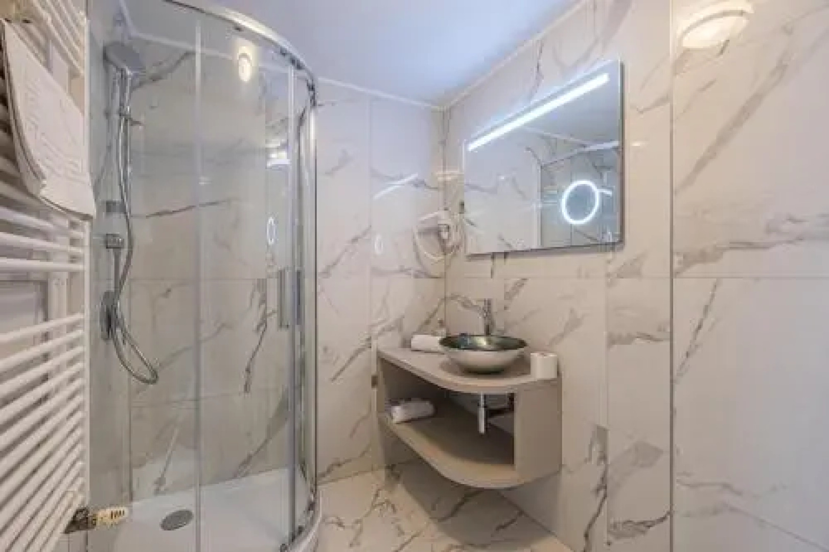 Silver Studio Apartment