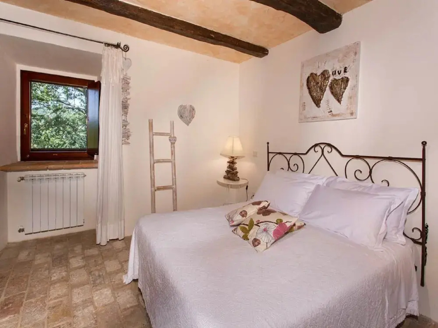 Lush Farmhouse in Umbertide With Pool