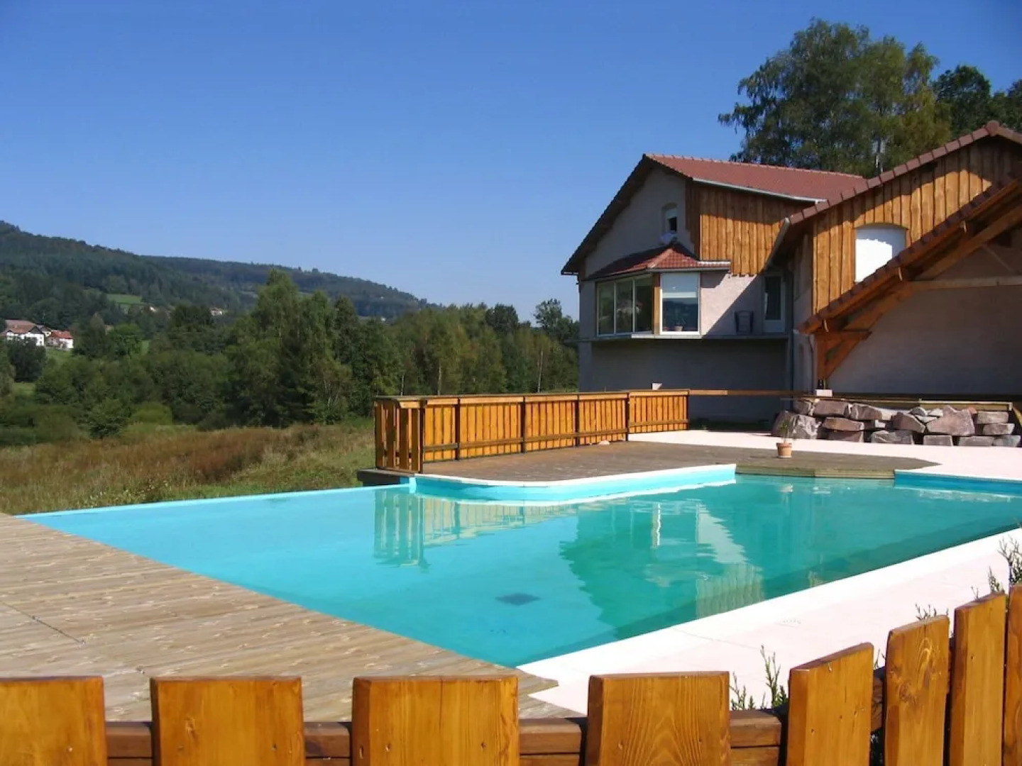 Wooden Chalet With a Washer, Near a Lake
