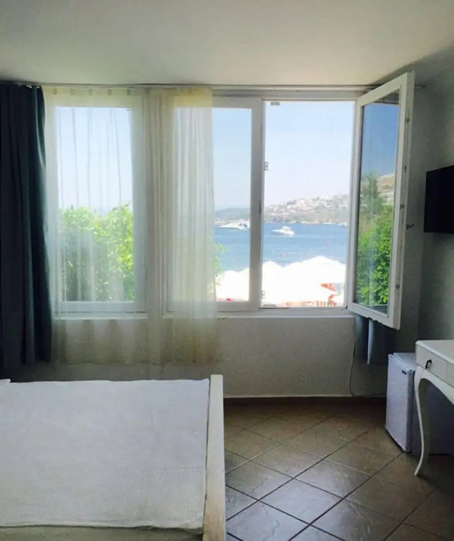 Estrella Beach Hotel