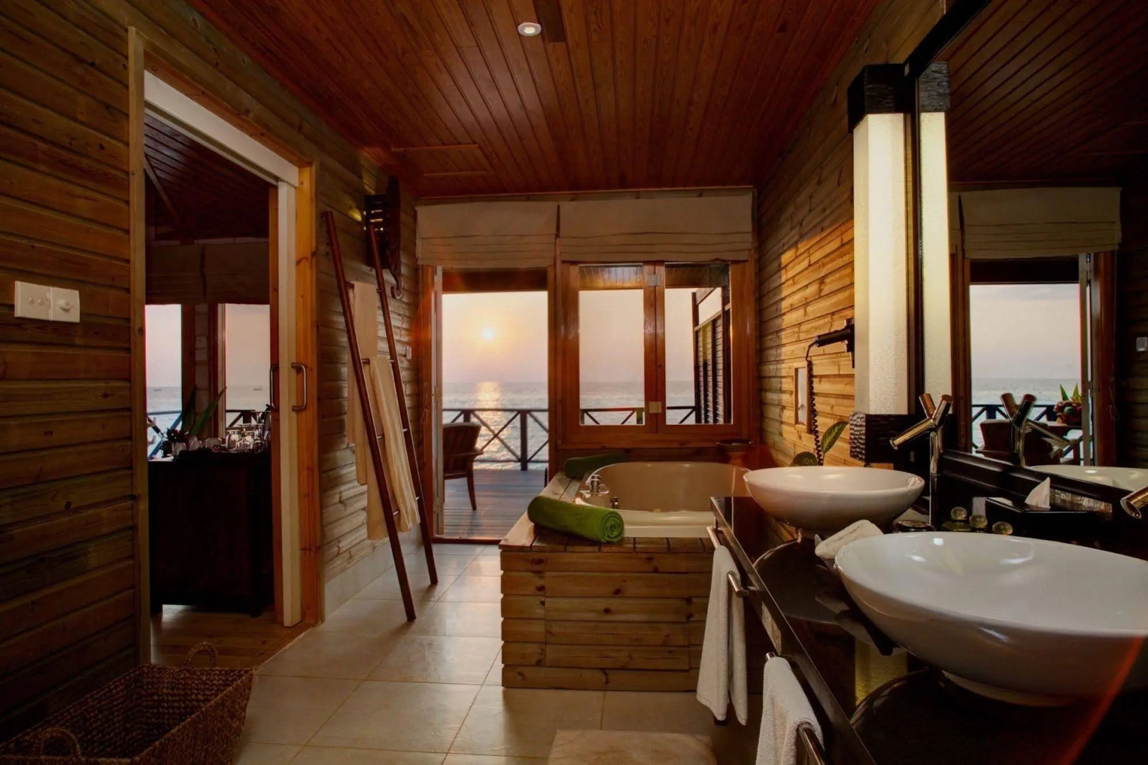 Komandoo Maldives Island Resort
