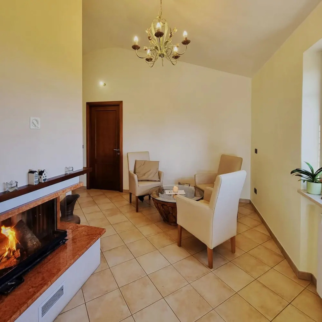 La Vigna di Ranco Ltd Num3326