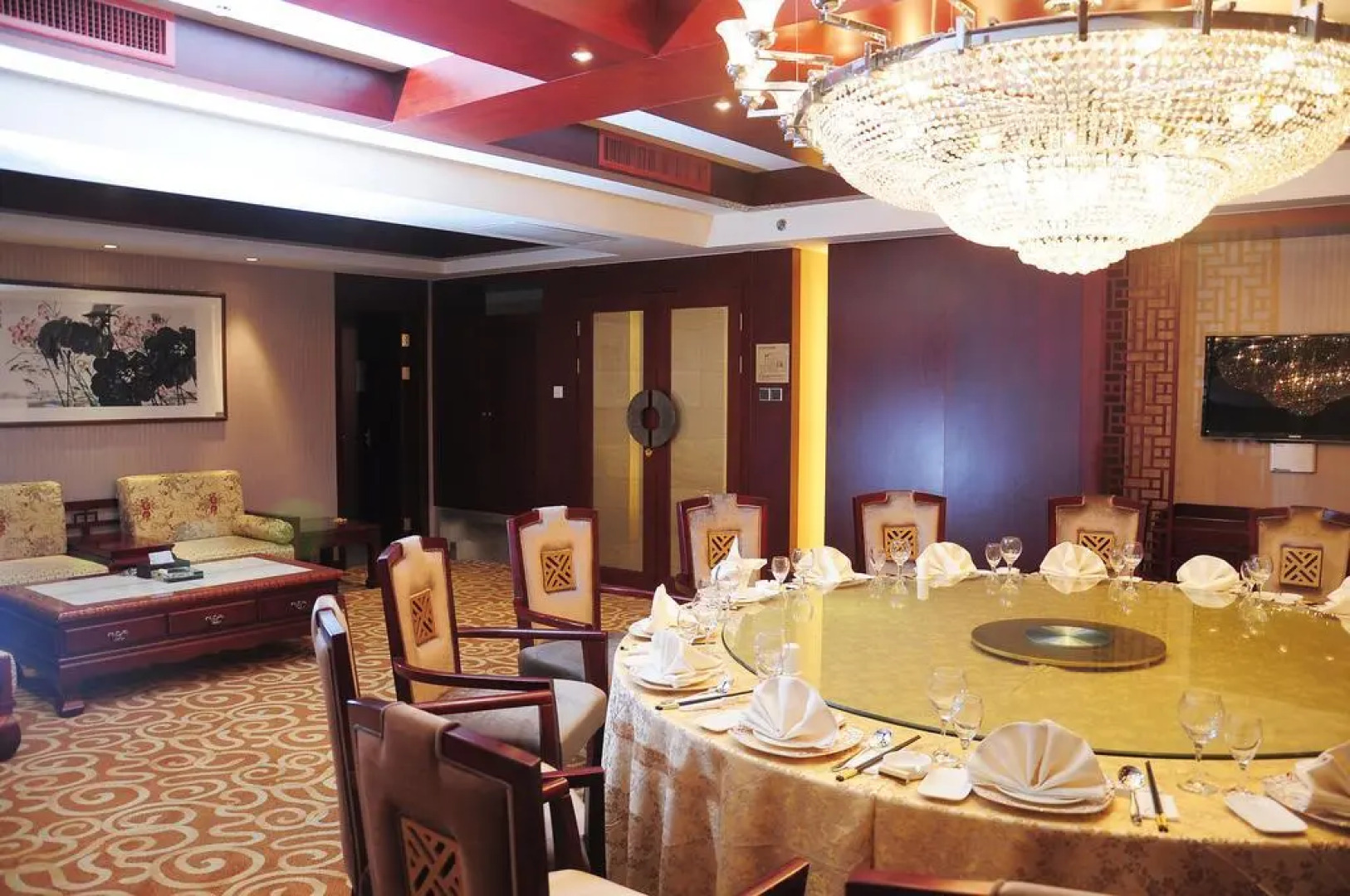 JingHang Holiday Hotel