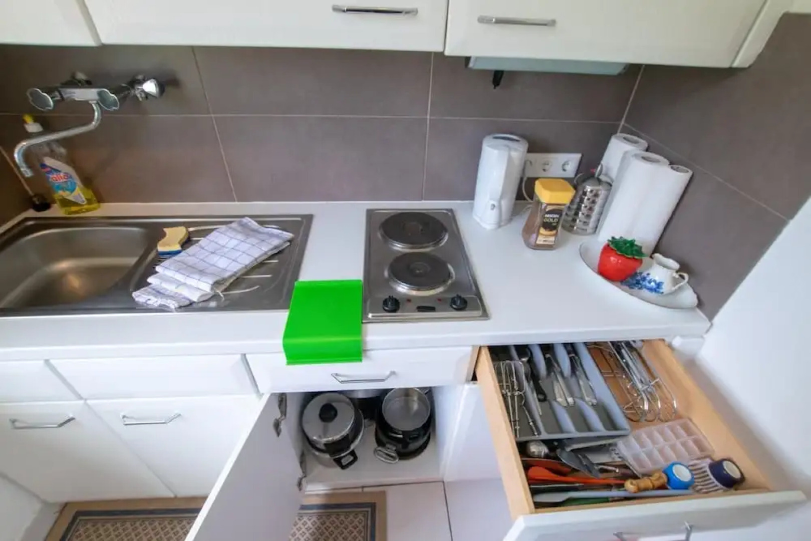 Tolstov-Hotels Large 3 Room Apartment