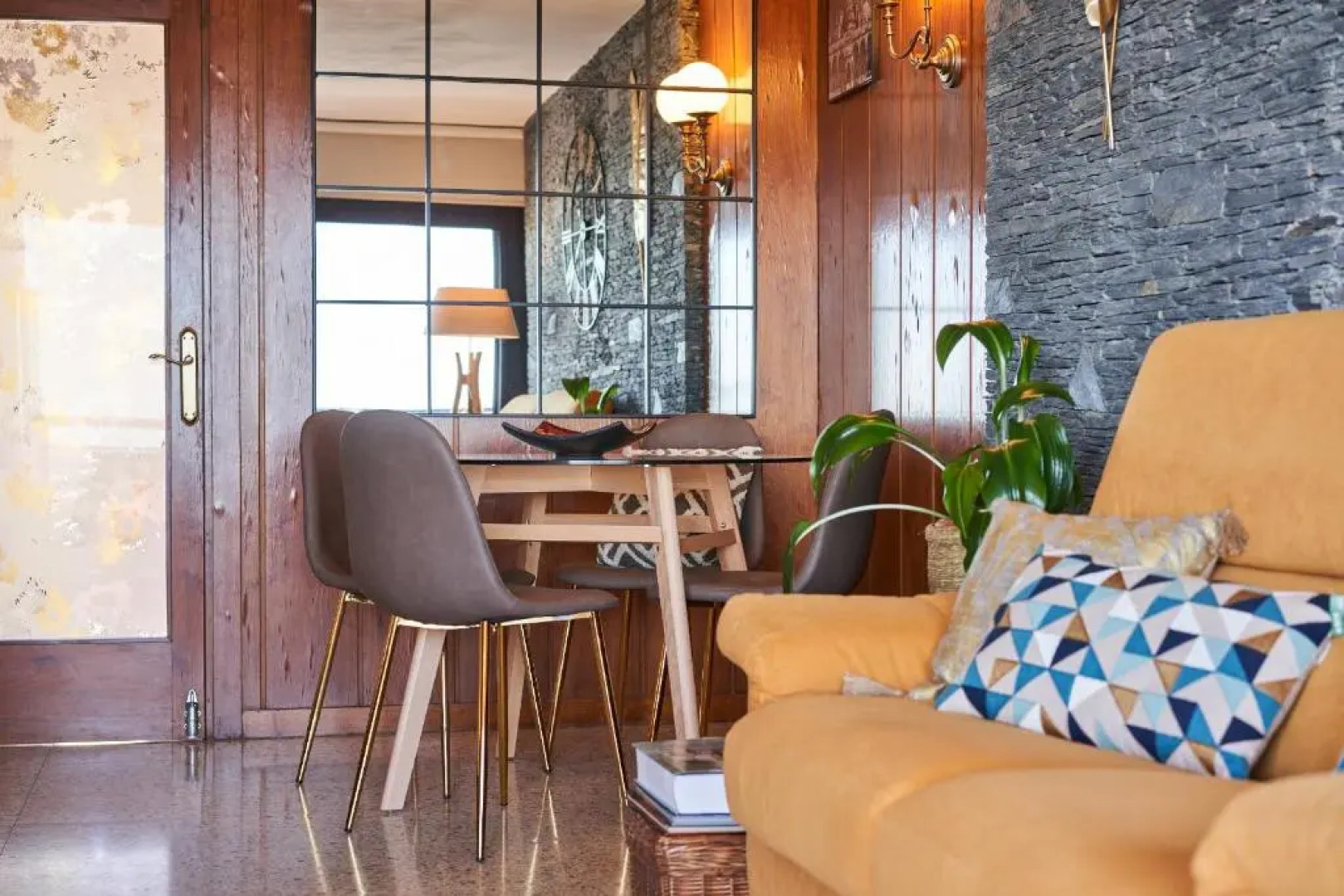 Elegant apt 4 pax 1 min from the beach with Wifi