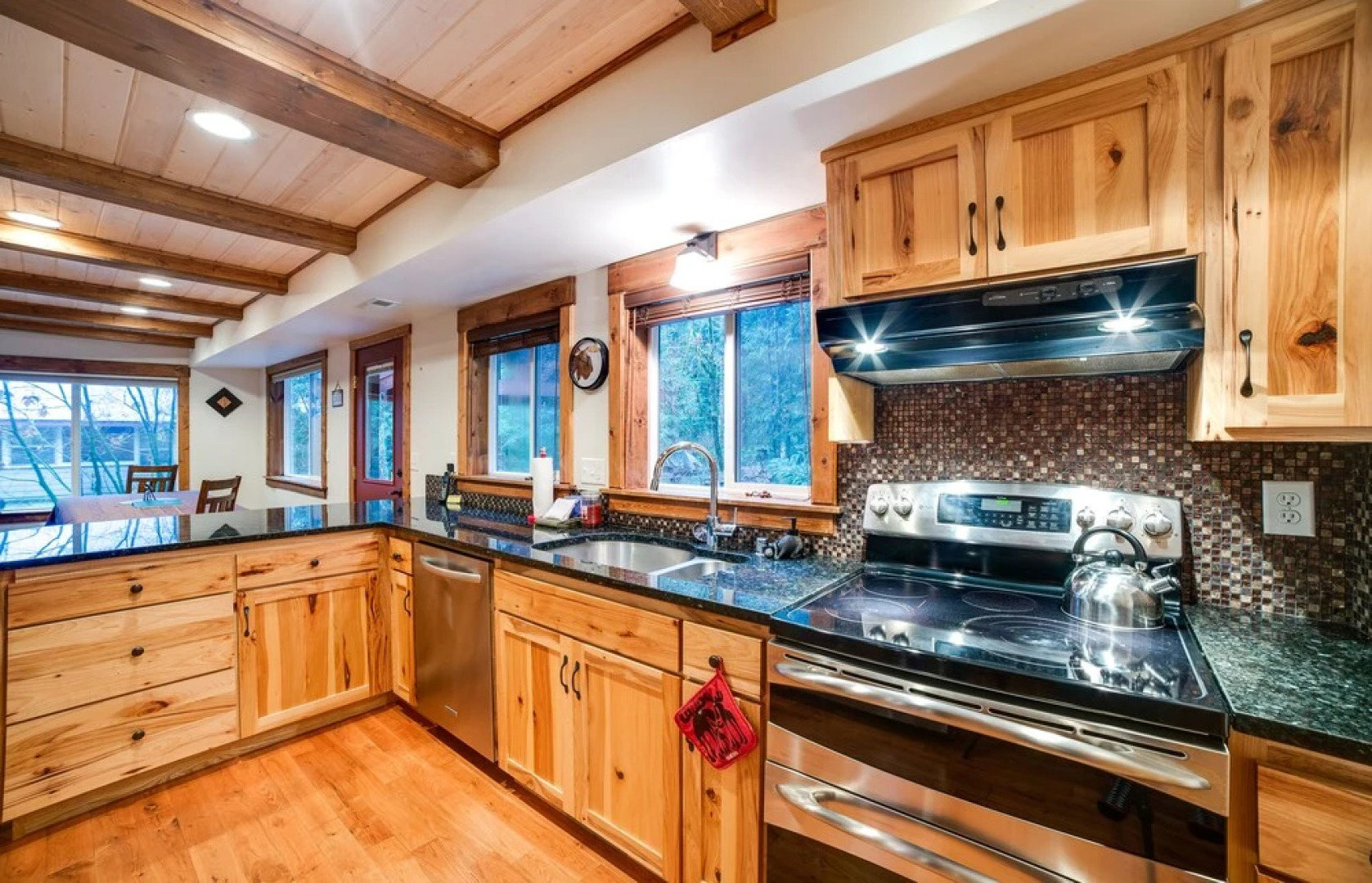 Mt. Baker Lodging Cabin 50 - Hot Tub, WiFi, Sleeps 8! by MBL