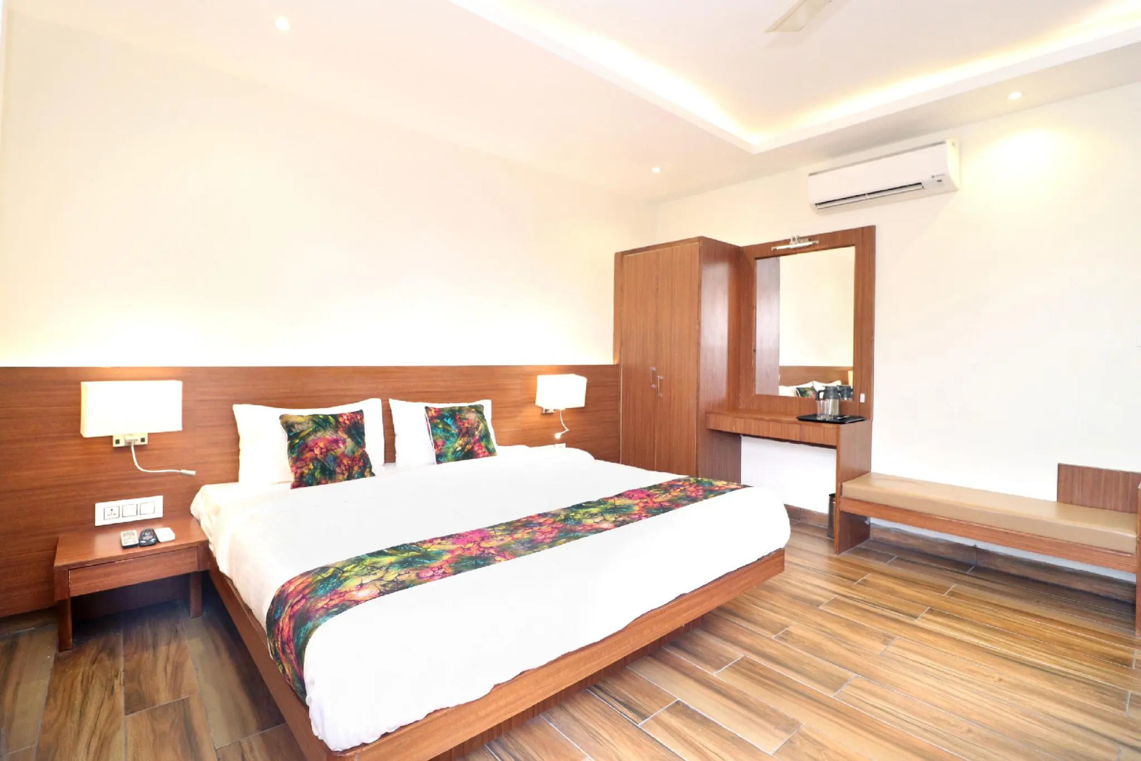 OYO 16082 Hotel Imperial Corner