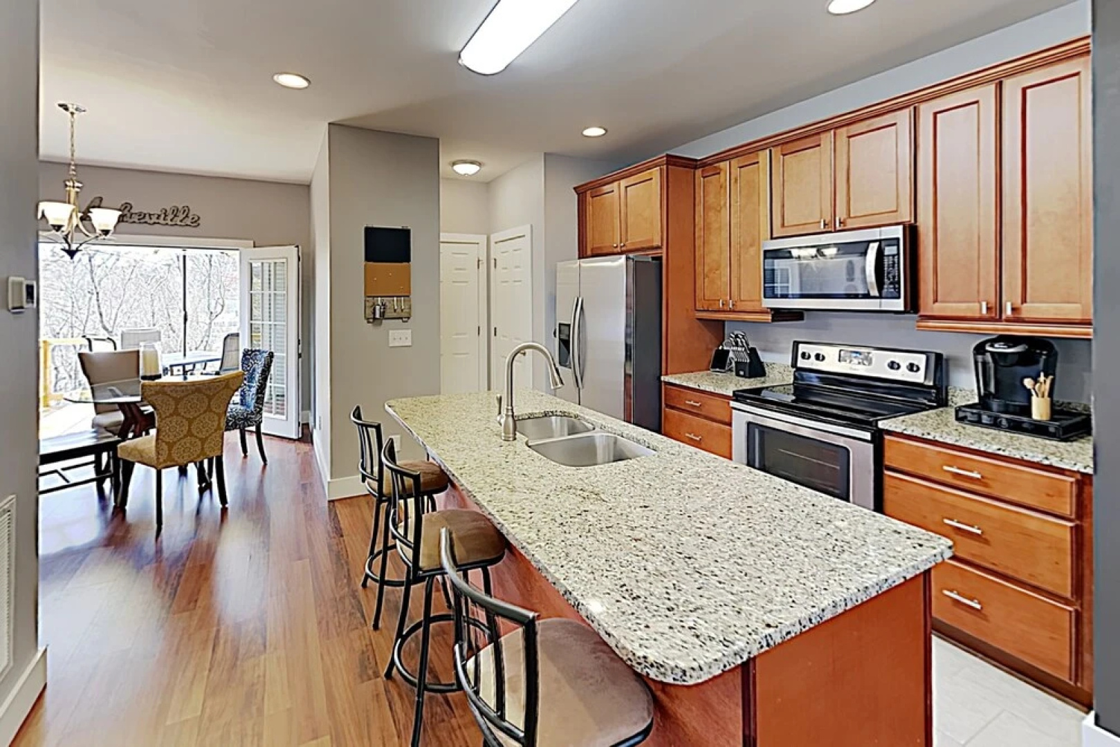 New Listing! New-build , Near Downtown 5 Bedroom Home