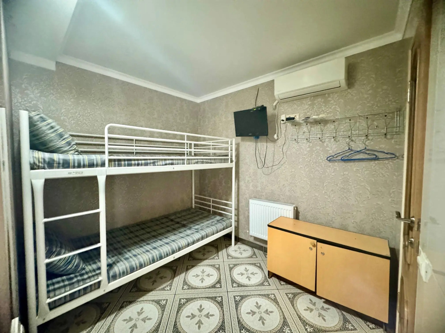 Хостел Тизори