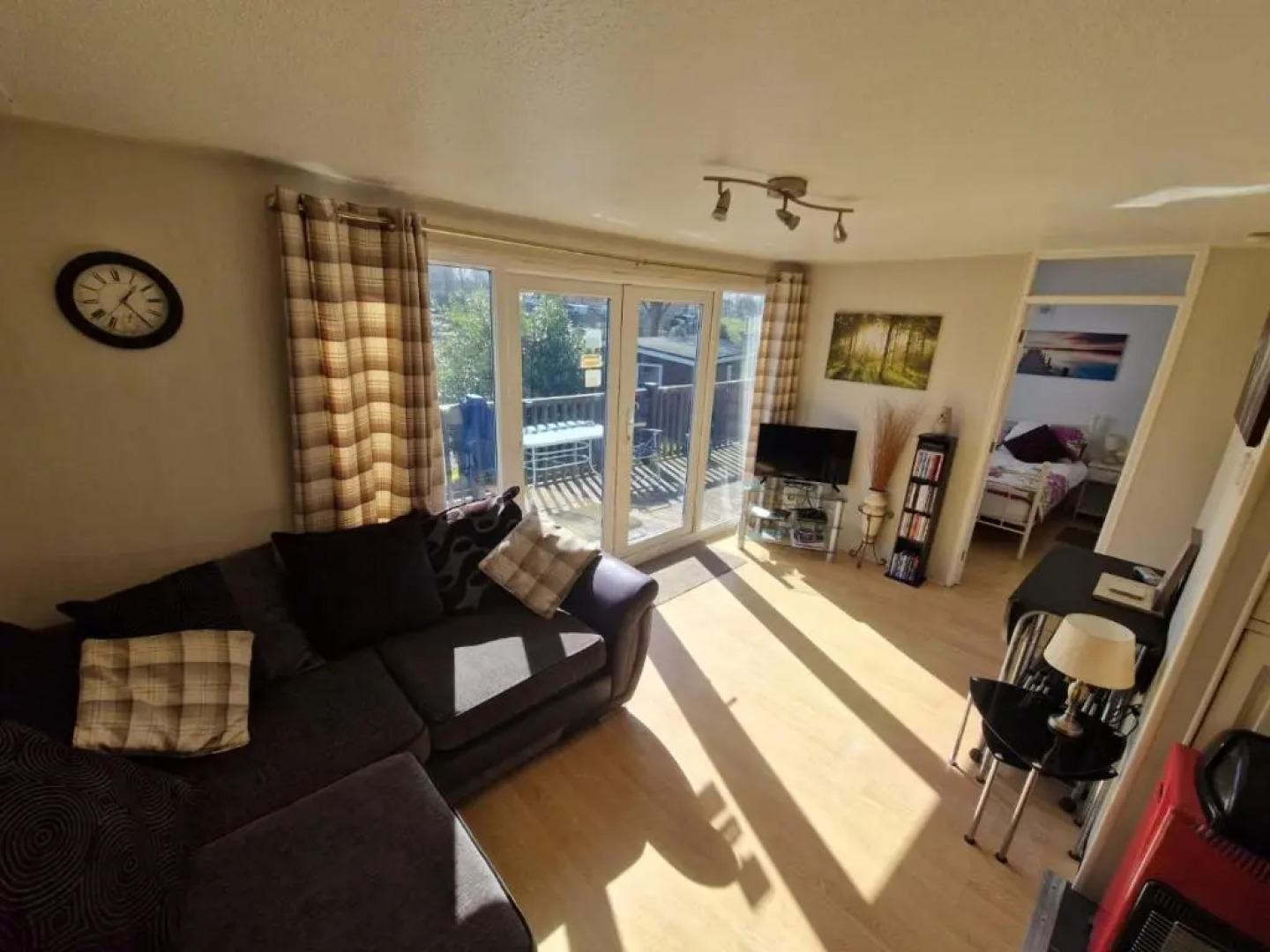 60 upperlakeside glan gwna