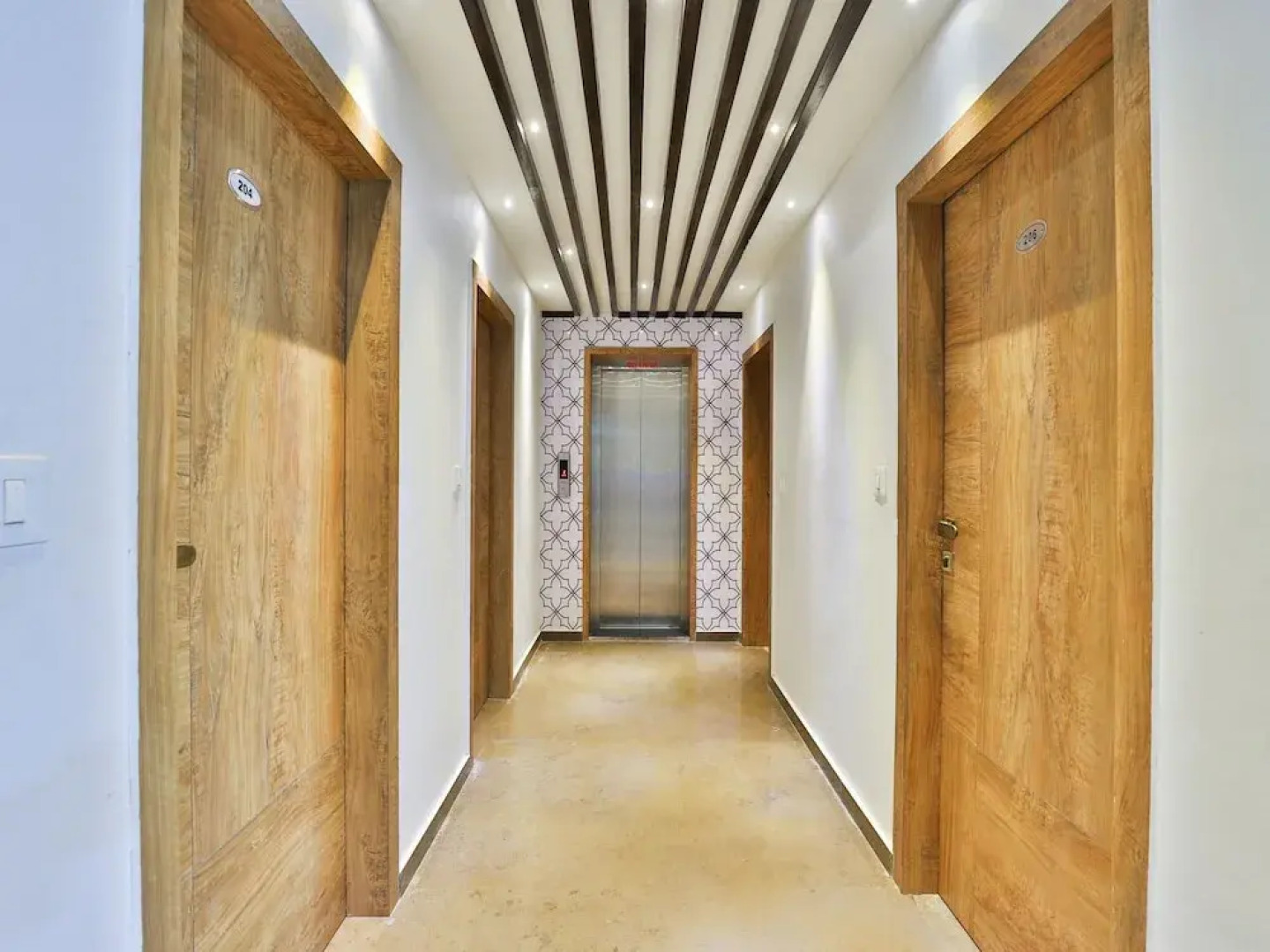 OYO 18585 Hotel Rajdhani