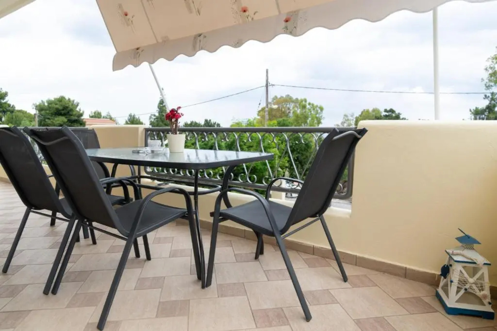 Rose's House (Near Airport)