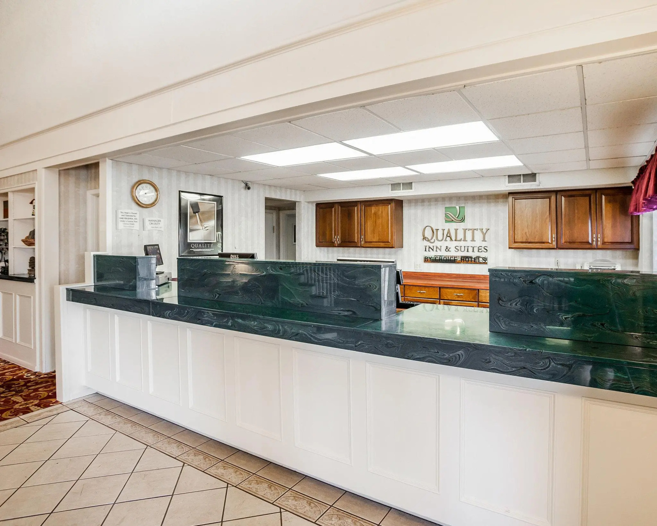 Quality Inn & Suites Des Moines - Merle Hay Road