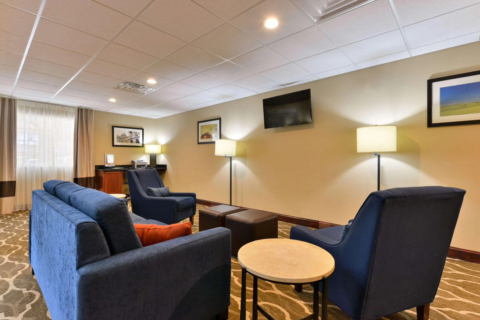 Days Inn & Suites by Wyndham Manheim Lebanon