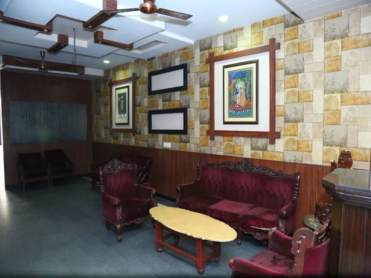 OYO 1067 Hotel Surbhi