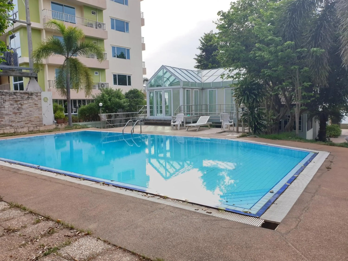 Chateau Vista Serviced apartment