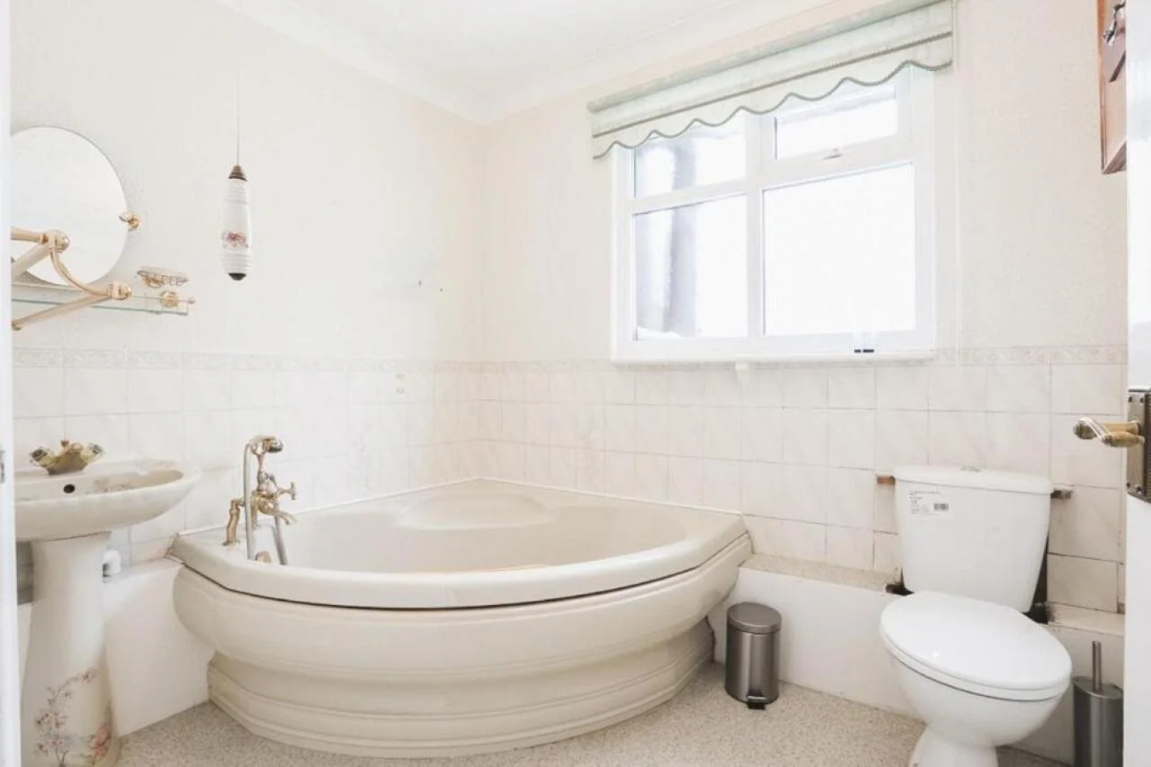 The Amethyst Hotel by Paymán Club