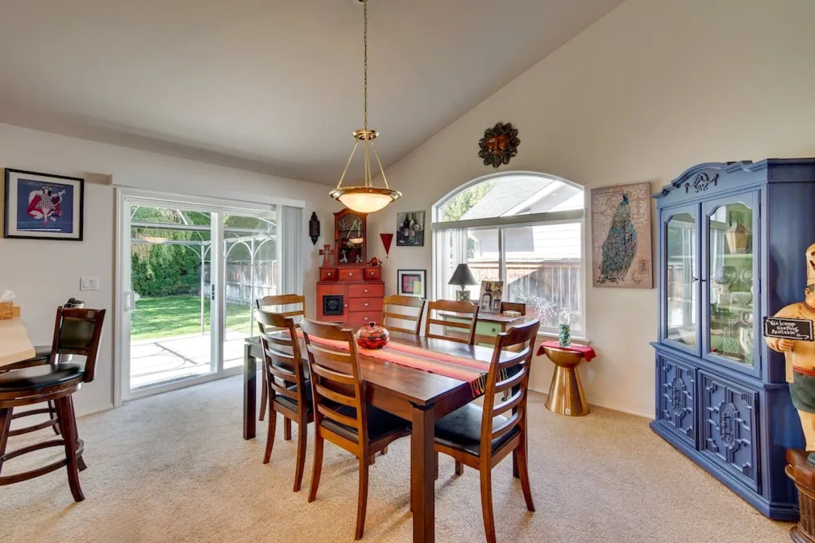 6 Mi to Dtwn Yakima: Central Washington Home