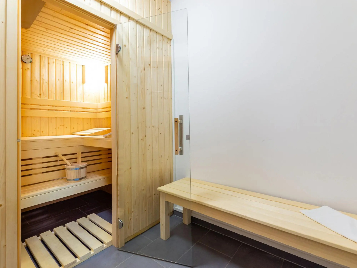 Luxurious Chalet in Obertraun With Pool