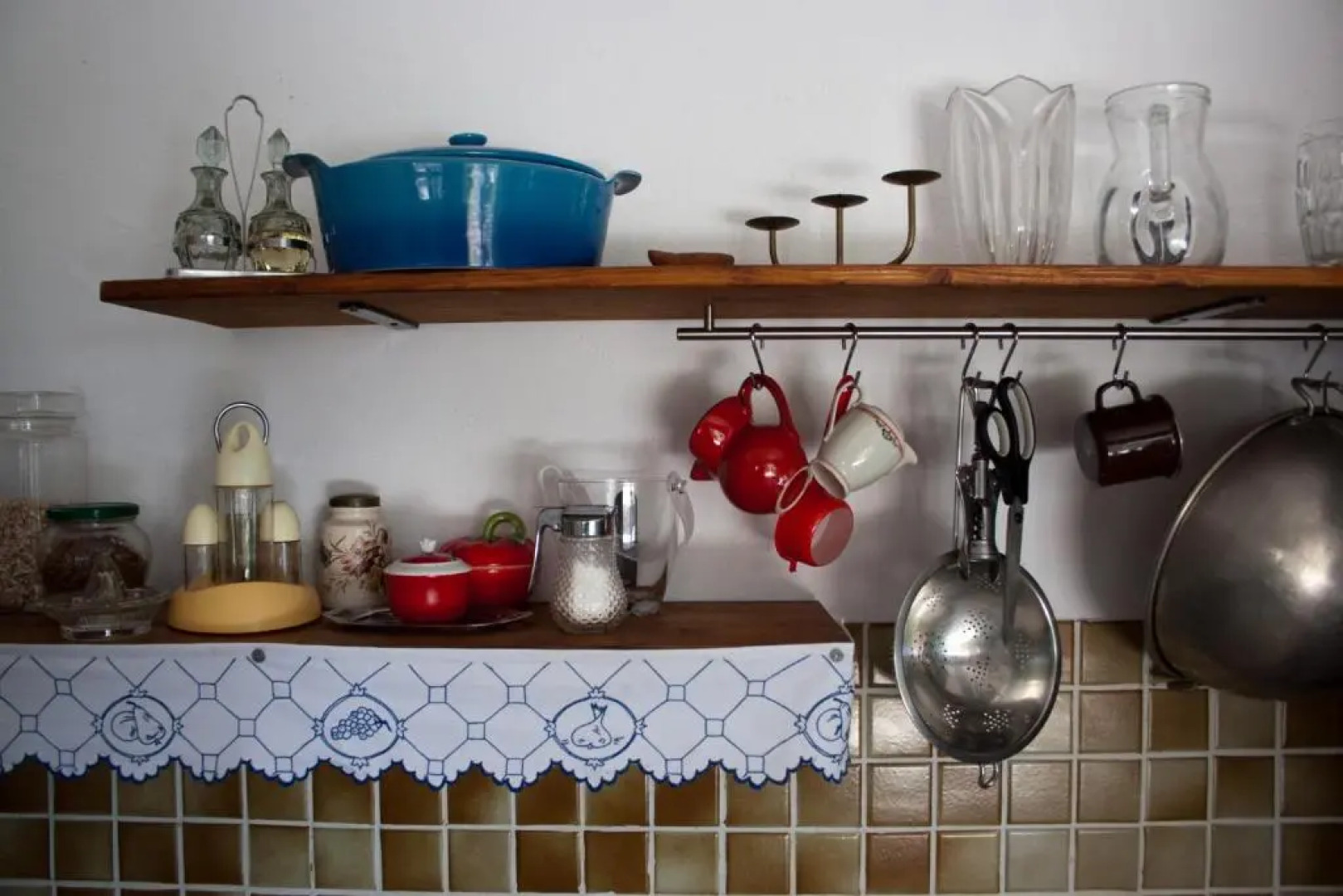 Villa Paladin - Spacious Villa with Pool near Garden Resort - 7 Min walk