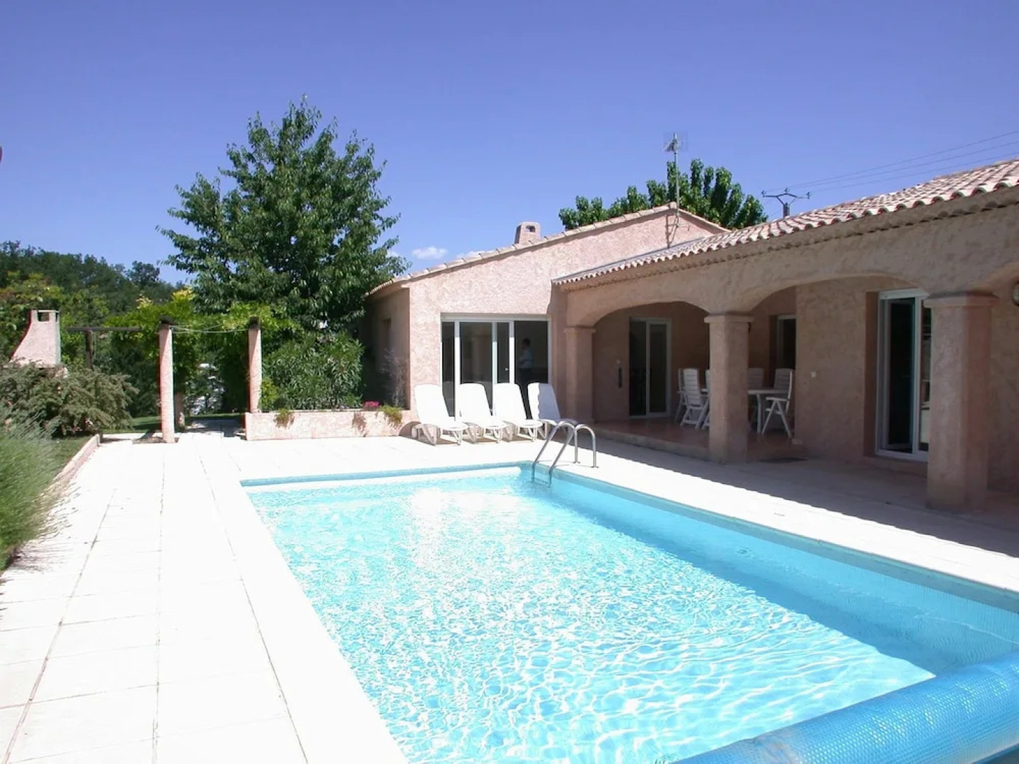 Villa With air Conditioning and Private Pool 1 km From Saint-paul-en-foret and 35 km From the sea