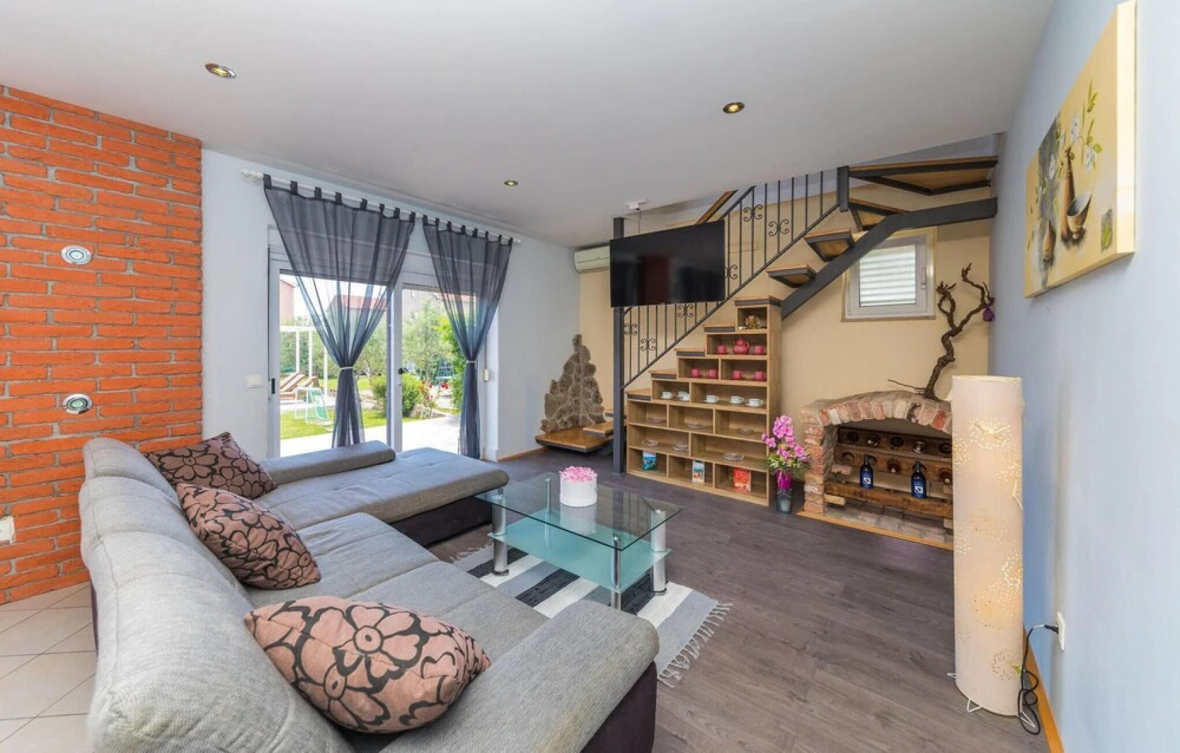 Beautiful Home in Kastel Luksic With Sauna, Wifi and 7 Bedrooms